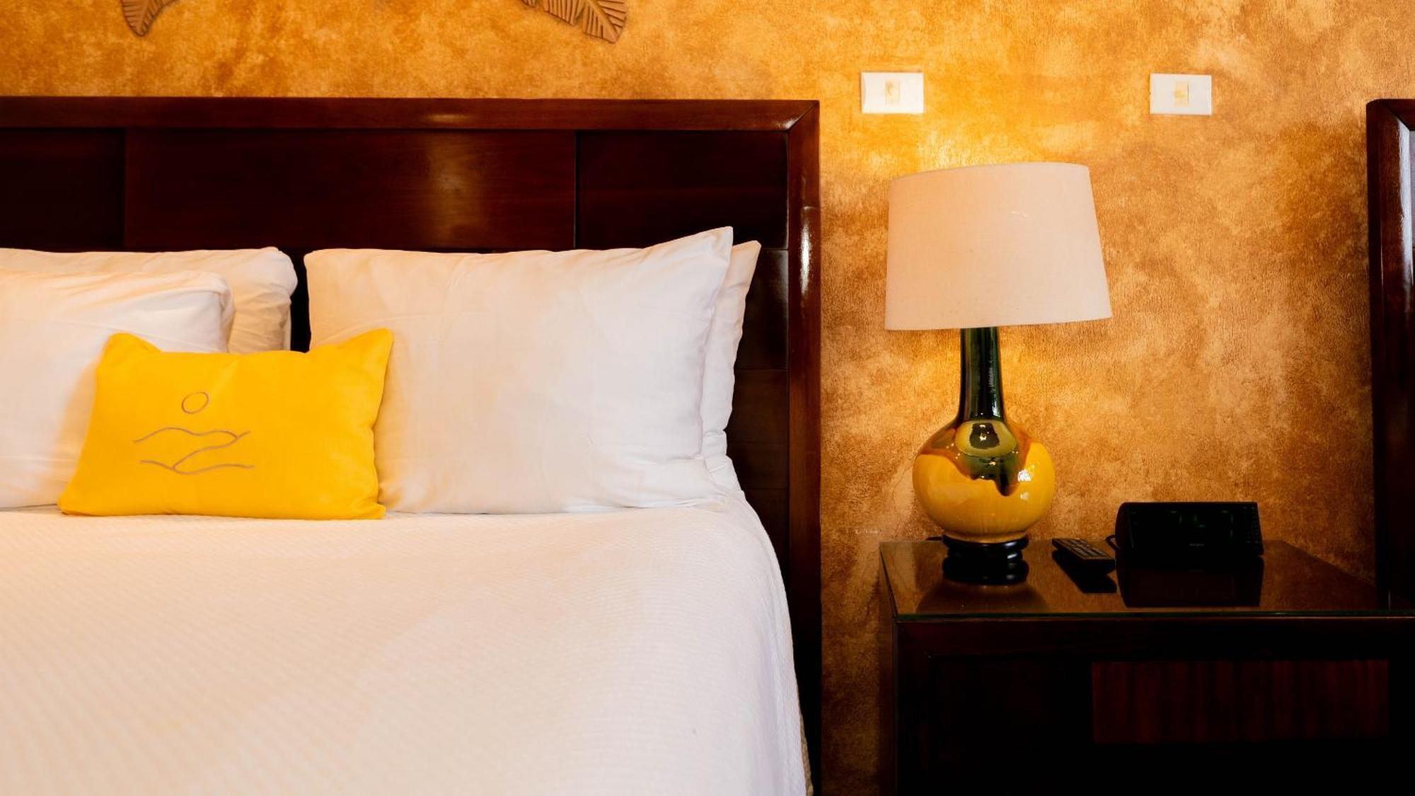 Buena Vista Chic Hotel Pilas Cameră foto